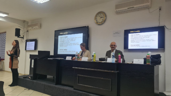 ODRŽANA JE TRIBINA "PREPOZNAJ, ALARMIRAJ-STOP NASILJU" U AMFITEATRU NA FIMEK-U