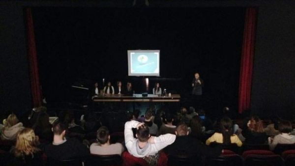 Maturantima gimnazije &bdquo;Laza Kostic&ldquo; pružen odgovor na pitanje &bdquo;Da li je &scaron;kolovanje tro&scaron;ak ili investicija?&ldquo;