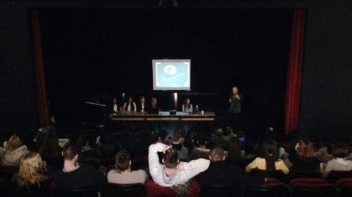 Maturantima gimnazije &bdquo;Laza Kostic&ldquo; pružen odgovor na pitanje &bdquo;Da li je &scaron;kolovanje tro&scaron;ak ili investicija?&ldquo;