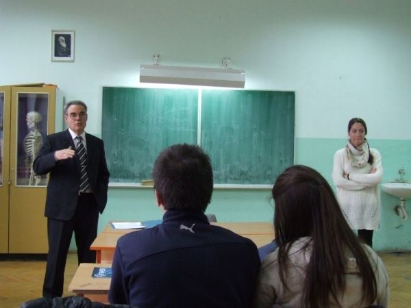 FIMEK u poseti Gimnaziji i Ekonomskoj &scaron;koli u Inđiji