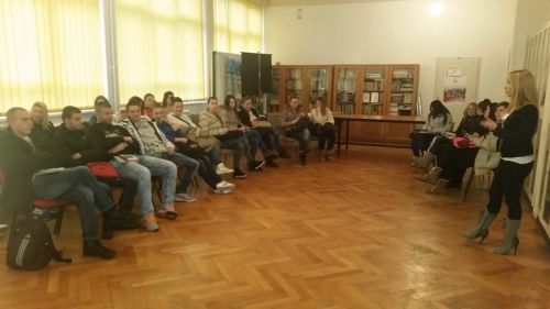 FIMEK I PRAVNI FAKULTET U POSETI GIMNAZIJI &bdquo;NIKOLA TESLA&ldquo; i SREDNJOJ GRAĐEVINSKOJ I DRVOPRERAĐIVAČKOJ STRUČNOJ &Scaron;KOLI U APATINU 08.12.2014.