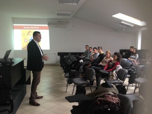 Predavanje na temu neverbalne komunikacije