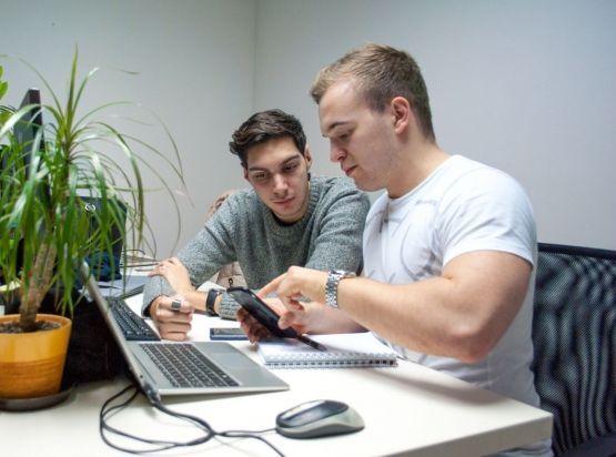 Studenti na praksi u marketin&scaron;koj agenciji Authentic Agency